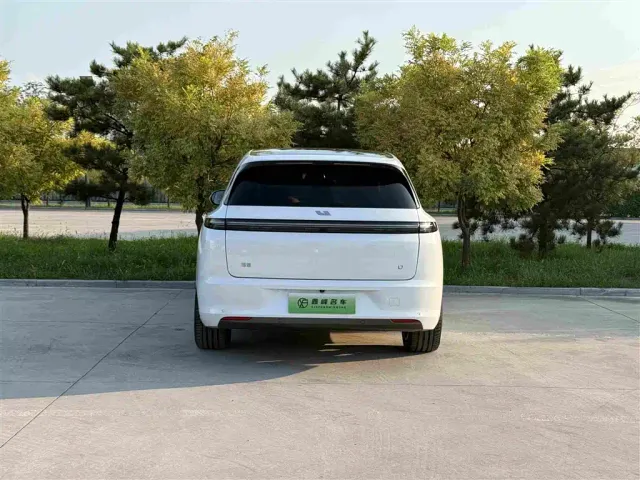 Li Auto L7 — Фото автомобиля 24