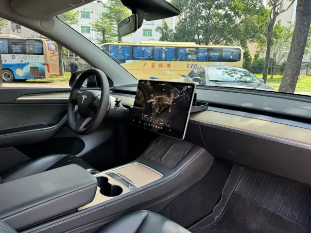 Tesla Model Y — Фото автомобиля 7