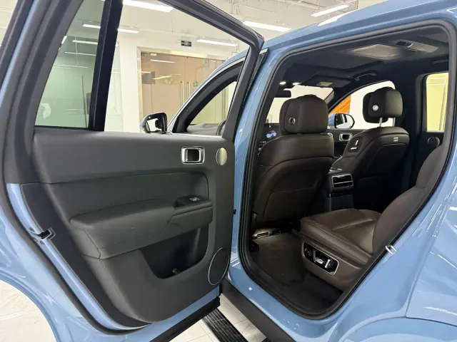 Li Auto L9 — Фото автомобиля 12