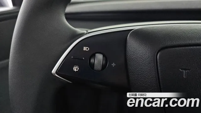 Tesla Model Y — Фото автомобиля 19