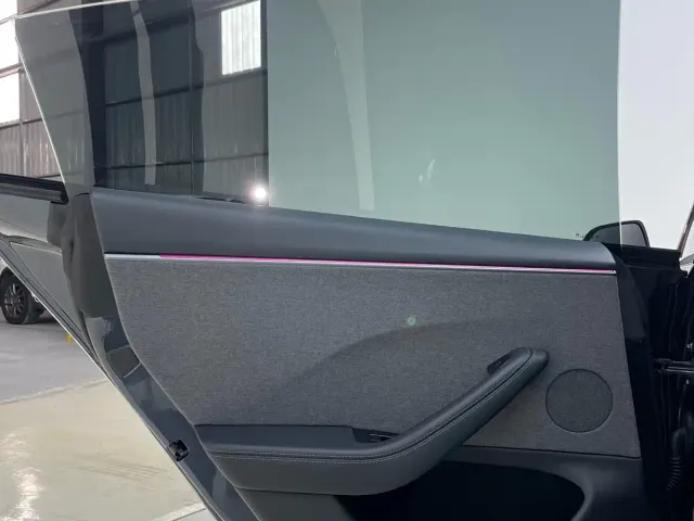 Tesla Model 3 — Фото автомобиля 18