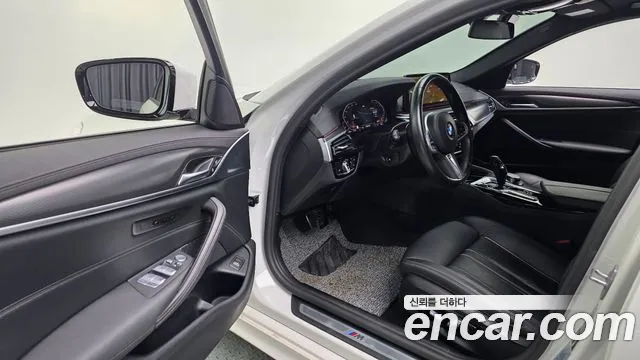BMW 5 Series G30 — Фото автомобиля 19