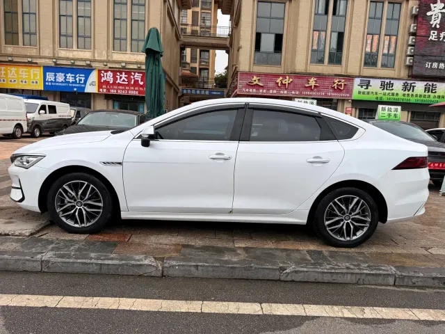 BYD Qin PLUS — Фото автомобиля 7