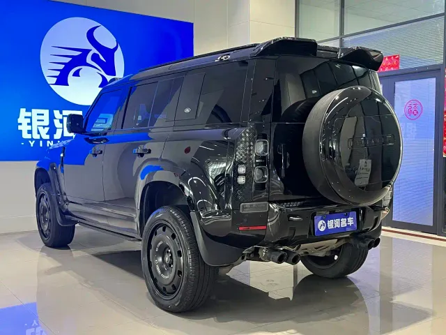 Land Rover Defender — Фото автомобиля 13