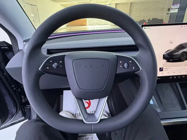 Tesla Model 3 — Фото автомобиля 13