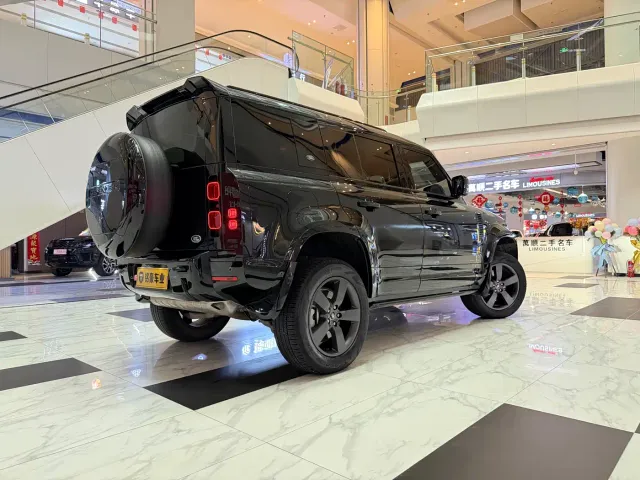 Land Rover Defender — Фото автомобиля 8