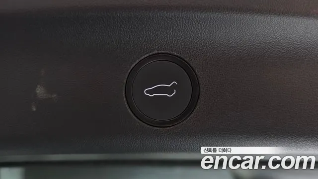 Tesla Model Y — Фото автомобиля 25