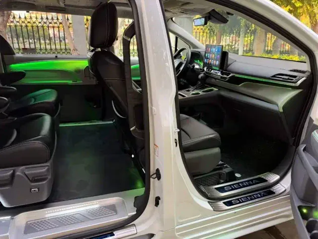 Toyota Sienna — Фото автомобиля 5