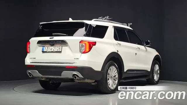 Ford Explorer — Фото автомобиля 2