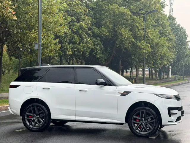 Land Rover Range Rover Sport 2025 400PS Dynamic SE — Фото автомобиля 3