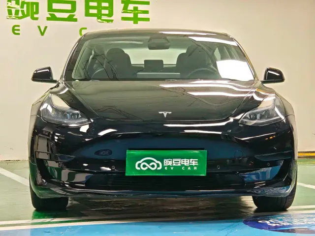 Tesla Model 3 — Фото автомобиля 2