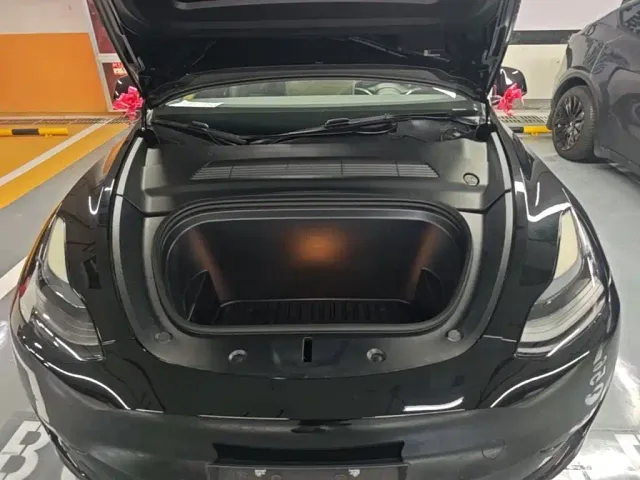 Tesla Model Y — Фото автомобиля 19