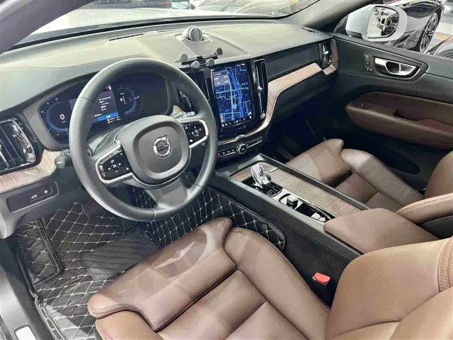 Volvo XC60 — Фото автомобиля 11