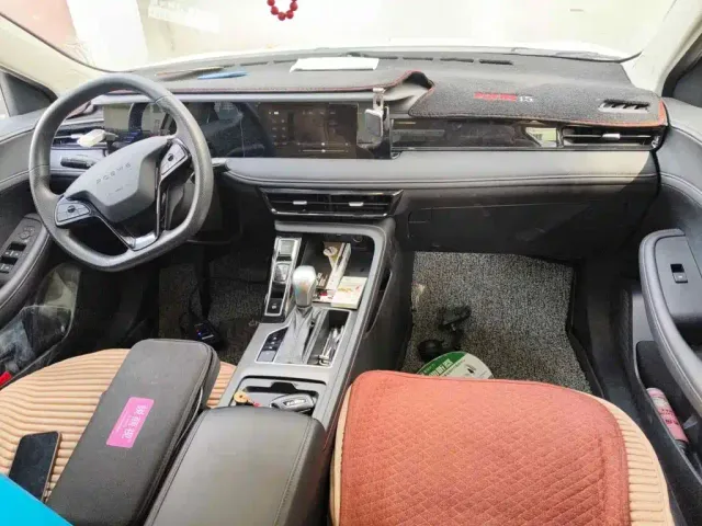 Roewe i5 — Фото автомобиля 12