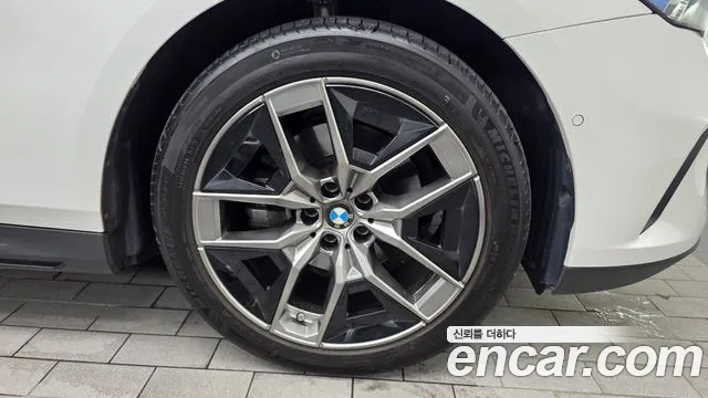 BMW 5 Series G60 — Фото автомобиля 21