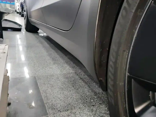 Tesla Model 3 — Фото автомобиля 21