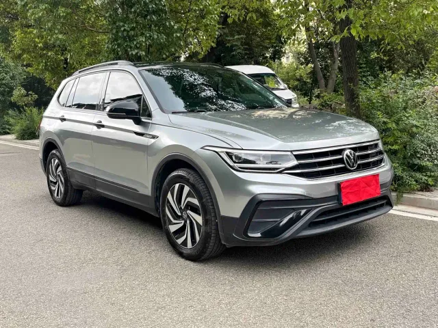 Volkswagen Tiguan L — Фото автомобиля 3