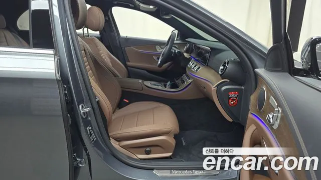 Mercedes-Benz E-Class — Фото автомобиля 26