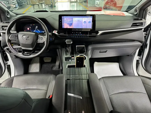 Toyota Sienna — Фото автомобиля 8
