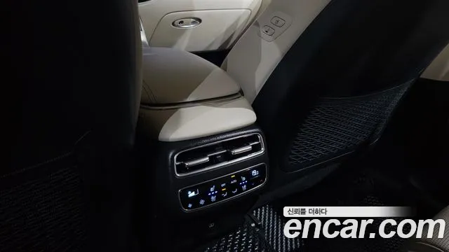 Genesis GV70 2.5T Бензин AWD — Фото автомобиля 18