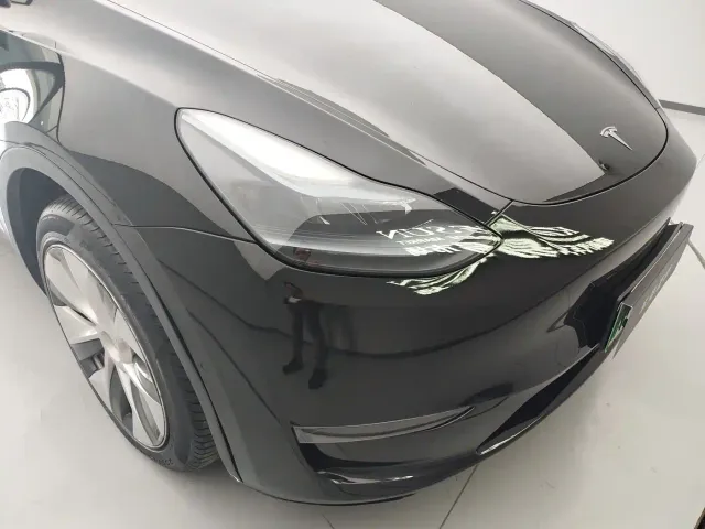 Tesla Model Y — Фото автомобиля 18