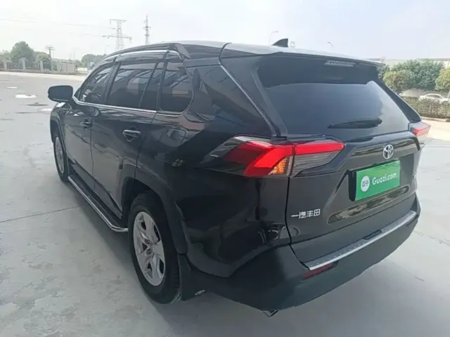 Toyota RAV4 — Фото автомобиля 4