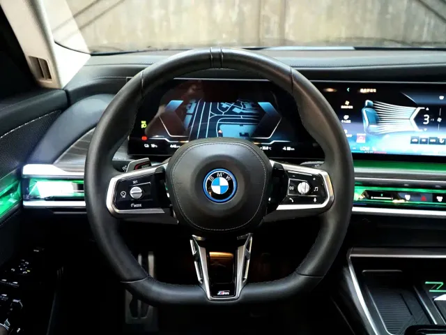 BMW i7 — Фото автомобиля 12