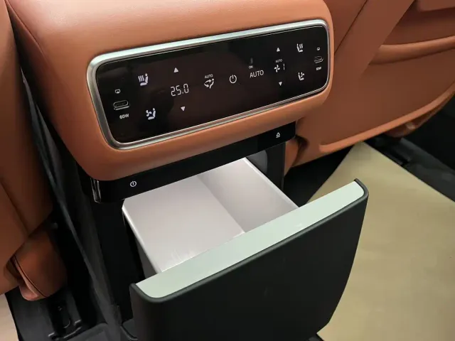 Li Auto L8 — Фото автомобиля 11