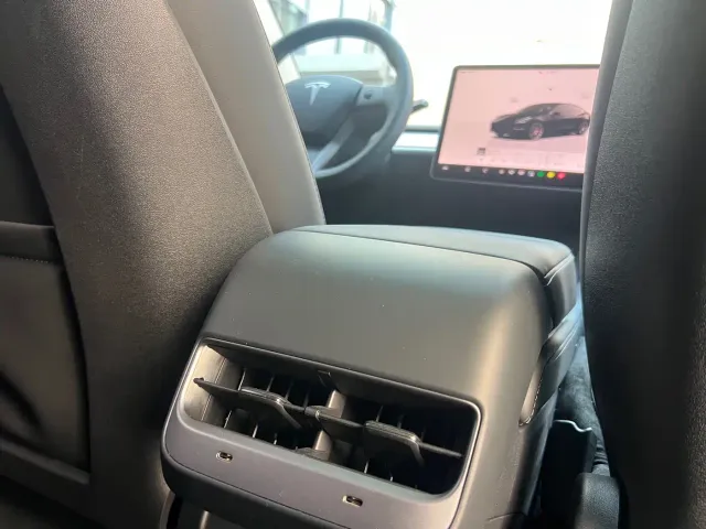 Tesla Model 3 2022 Performance High-Performance AWD — Фото автомобиля 14