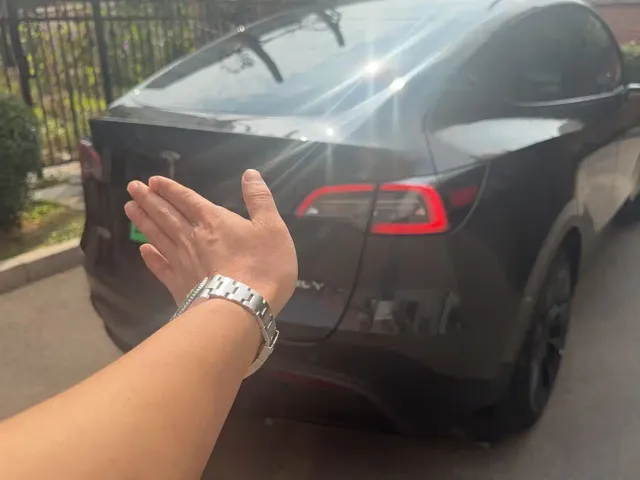 Tesla Model Y — Фото автомобиля 18