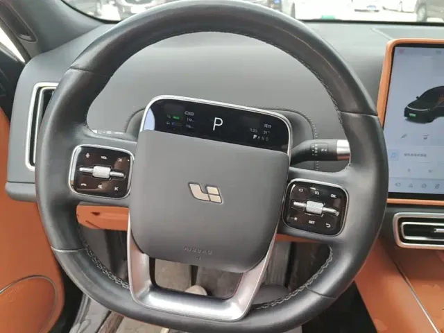 Li Auto L8 — Фото автомобиля 10