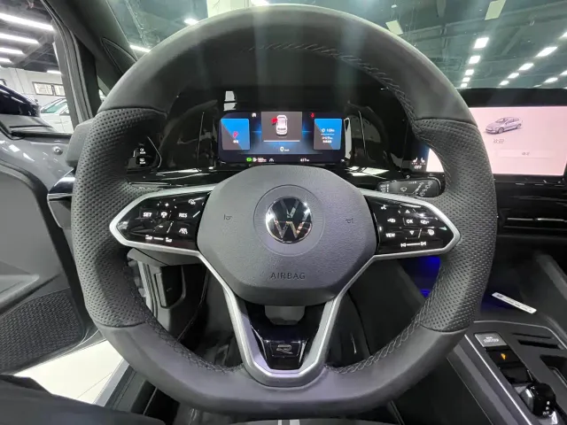 Volkswagen Golf — Фото автомобиля 14