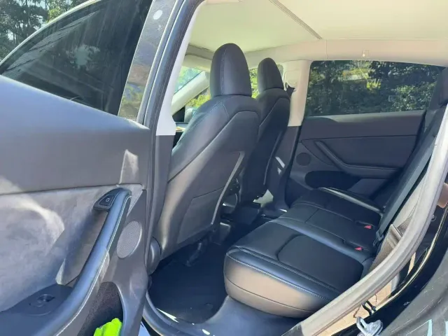 Tesla Model Y — Фото автомобиля 9