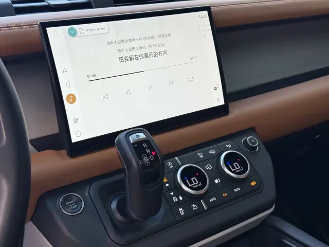 Land Rover Defender — Фото автомобиля 10