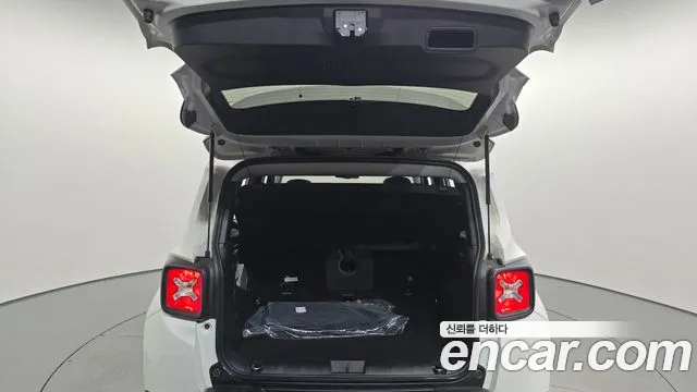 Jeep Renegade — Фото автомобиля 18