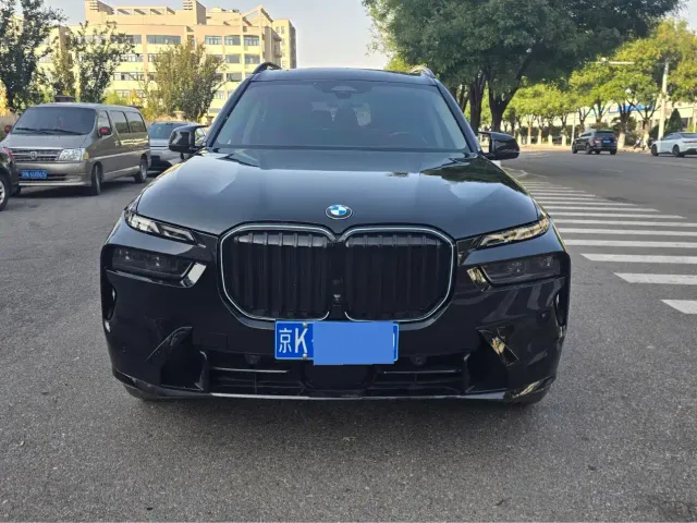 BMW X7 — Фото автомобиля 2