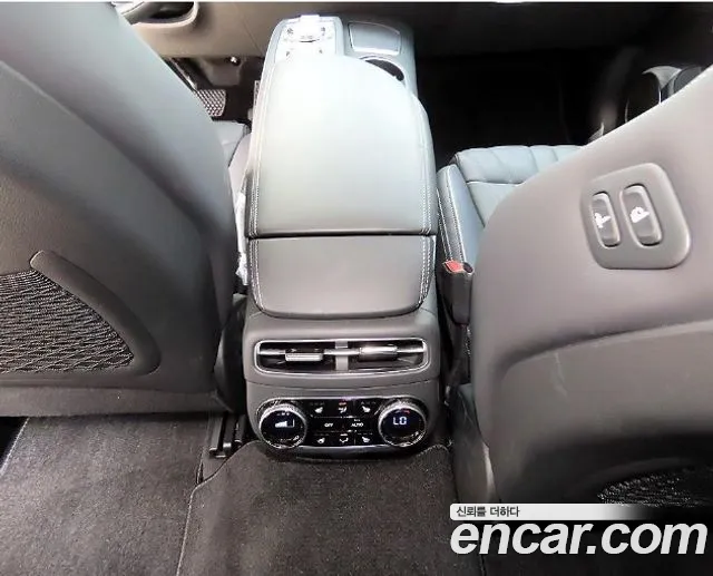 Genesis GV70 2.5T Бензин 2WD — Фото автомобиля 18