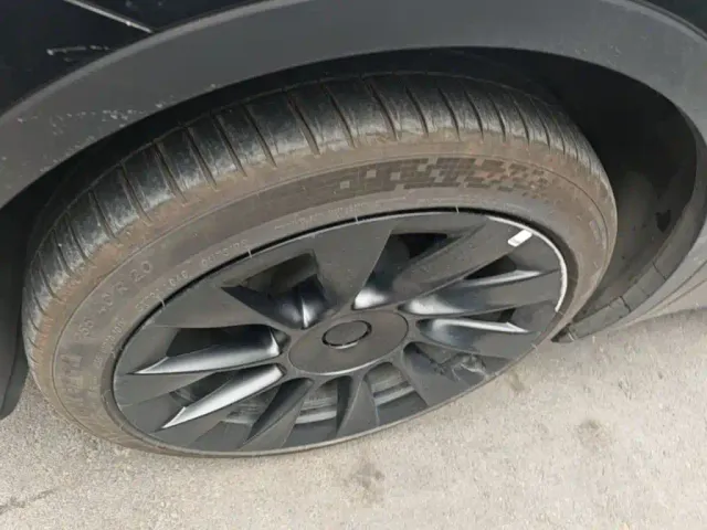 Tesla Model Y — Фото автомобиля 22