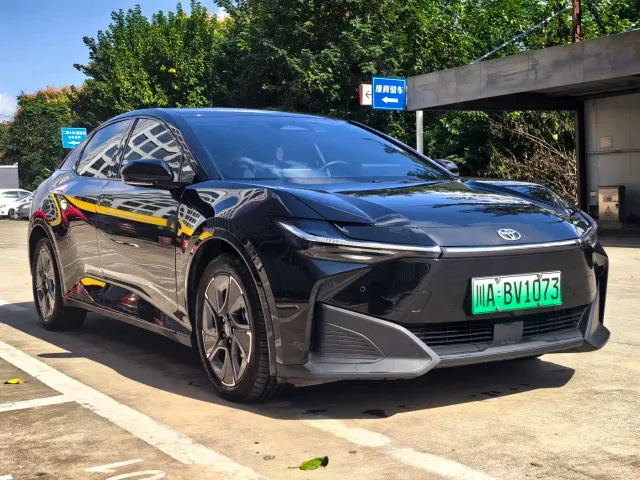 Toyota bZ3 — Фото автомобиля 3