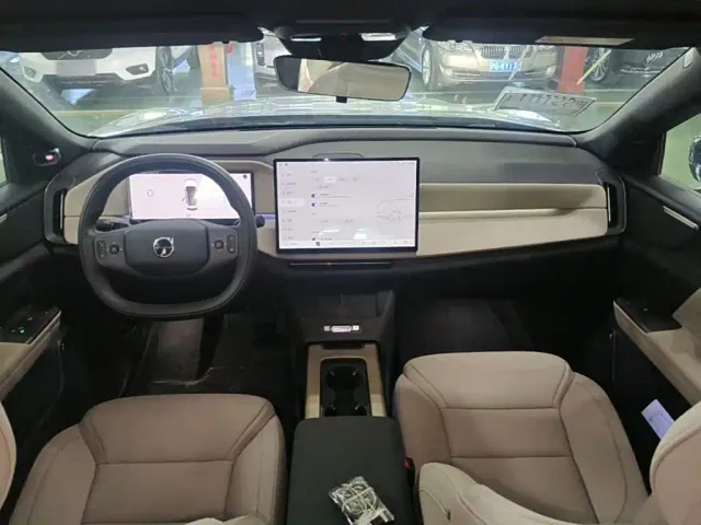 Volvo XC70 Plug-in Hybrid — Фото автомобиля 9