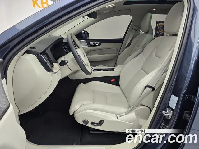 Volvo XC60 Generation 2 — Фото автомобиля 10
