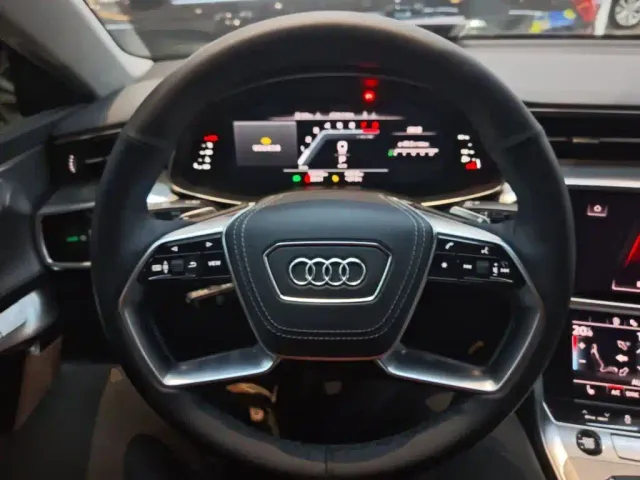 Audi A7L — Фото автомобиля 10