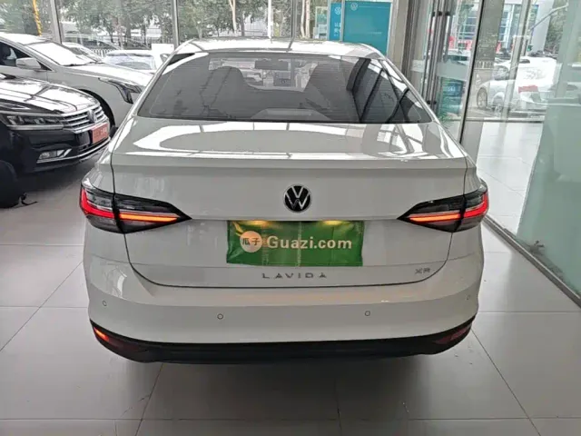 Volkswagen Lavida — Фото автомобиля 5