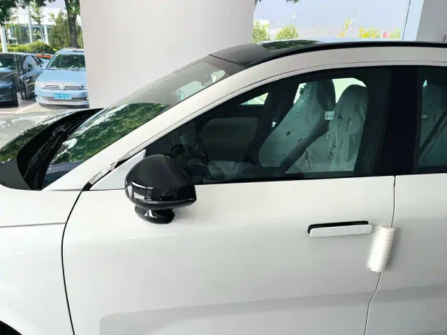 Volvo XC70 Plug-in Hybrid — Фото автомобиля 10