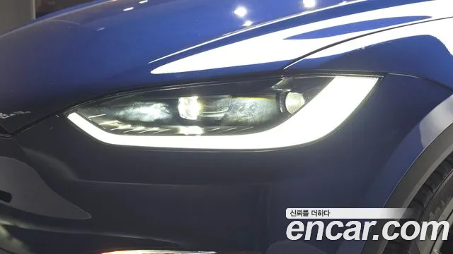 Tesla Model X — Фото автомобиля 7