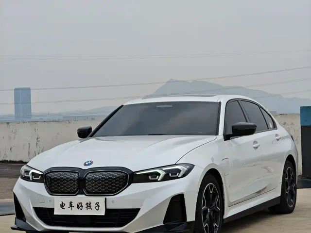 Фотография автомобиля — BMW i3