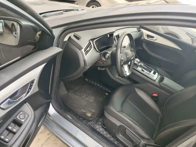 Roewe i6 MAX EV — Фото автомобиля 15