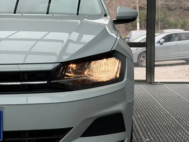 Volkswagen Polo — Фото автомобиля 8