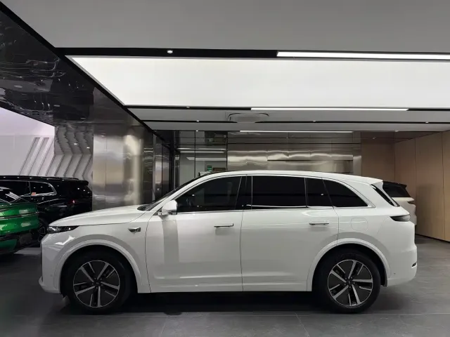 Li Auto L7 — Фото автомобиля 13