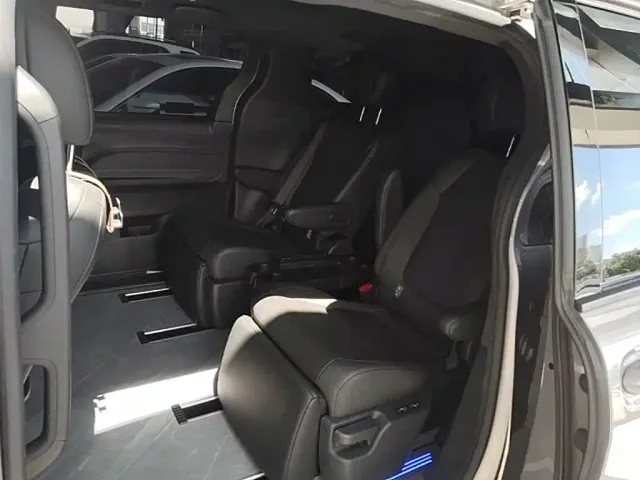 Toyota Sienna — Фото автомобиля 16